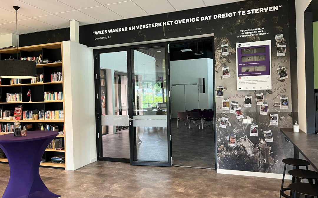 Social Media wand Open Doors